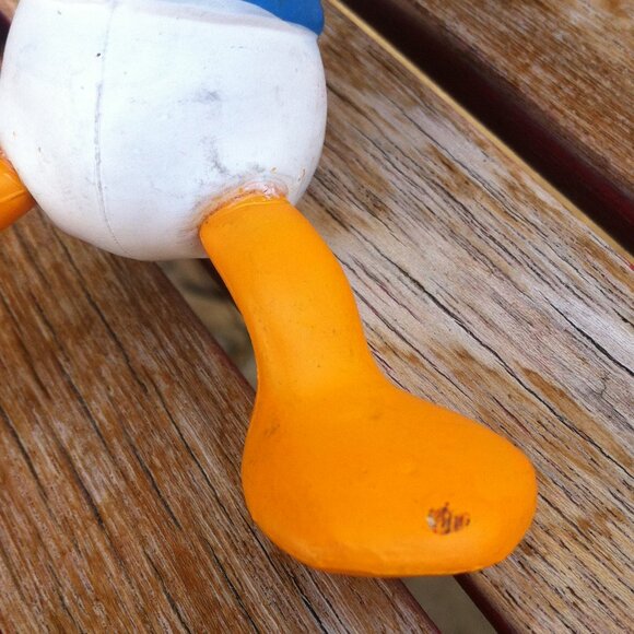 Vintage Walt Disney Donald Duck Ornament Present Christmas Holiday Winter Scarf - Picture 10 of 10